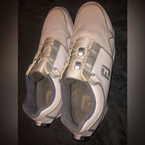 Pre-own sneakers that is great for runners